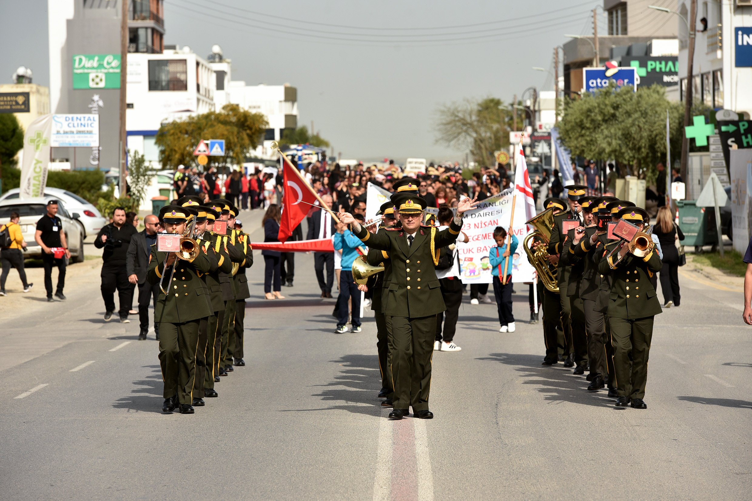 177633060144623 Nisan Kutlamaları Cercevesinde Kortej Ve Dans Gosterileri Duzenlendi 1 So