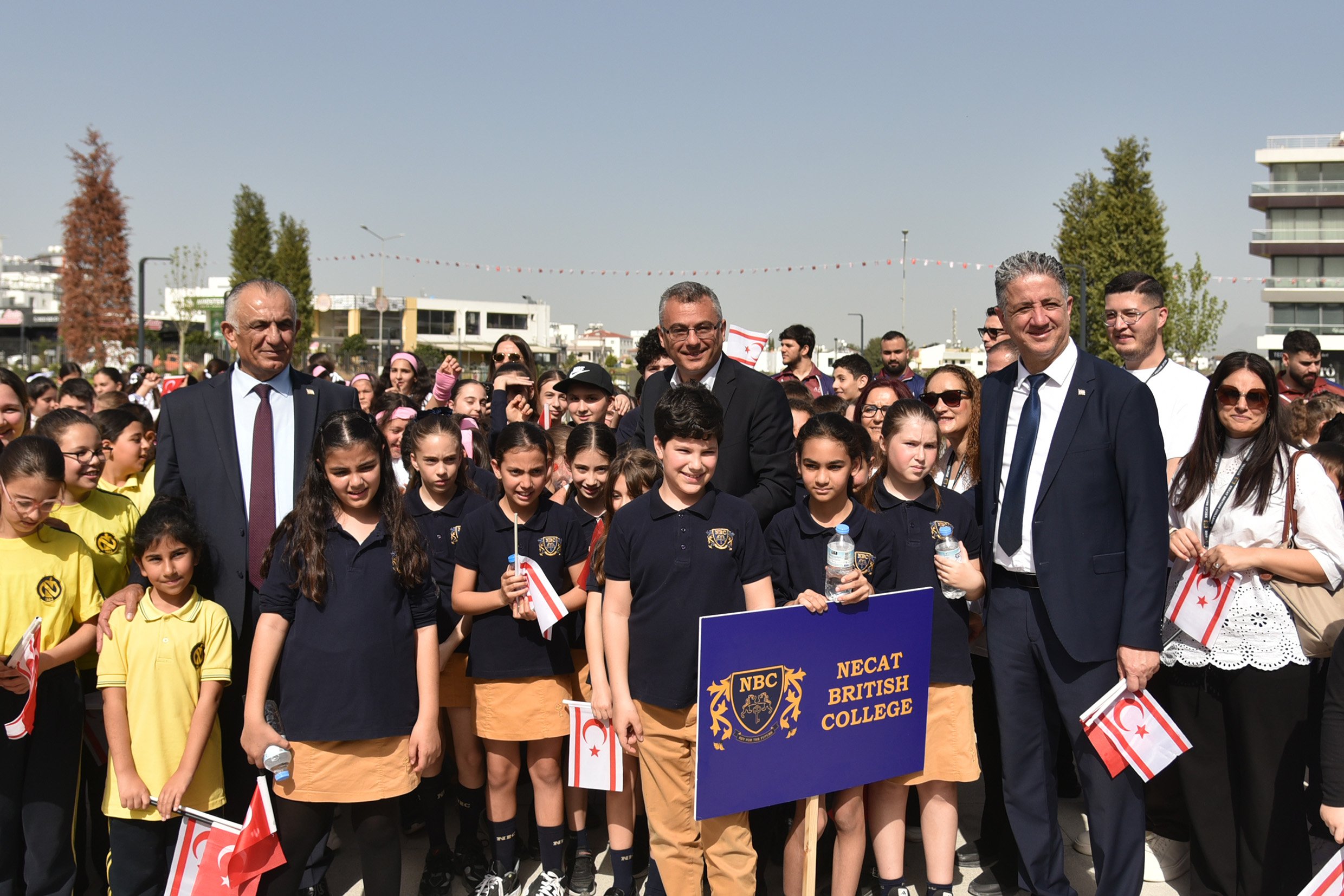 177633060146823 Nisan Kutlamaları Cercevesinde Kortej Ve Dans Gosterileri Duzenlendi 9 So