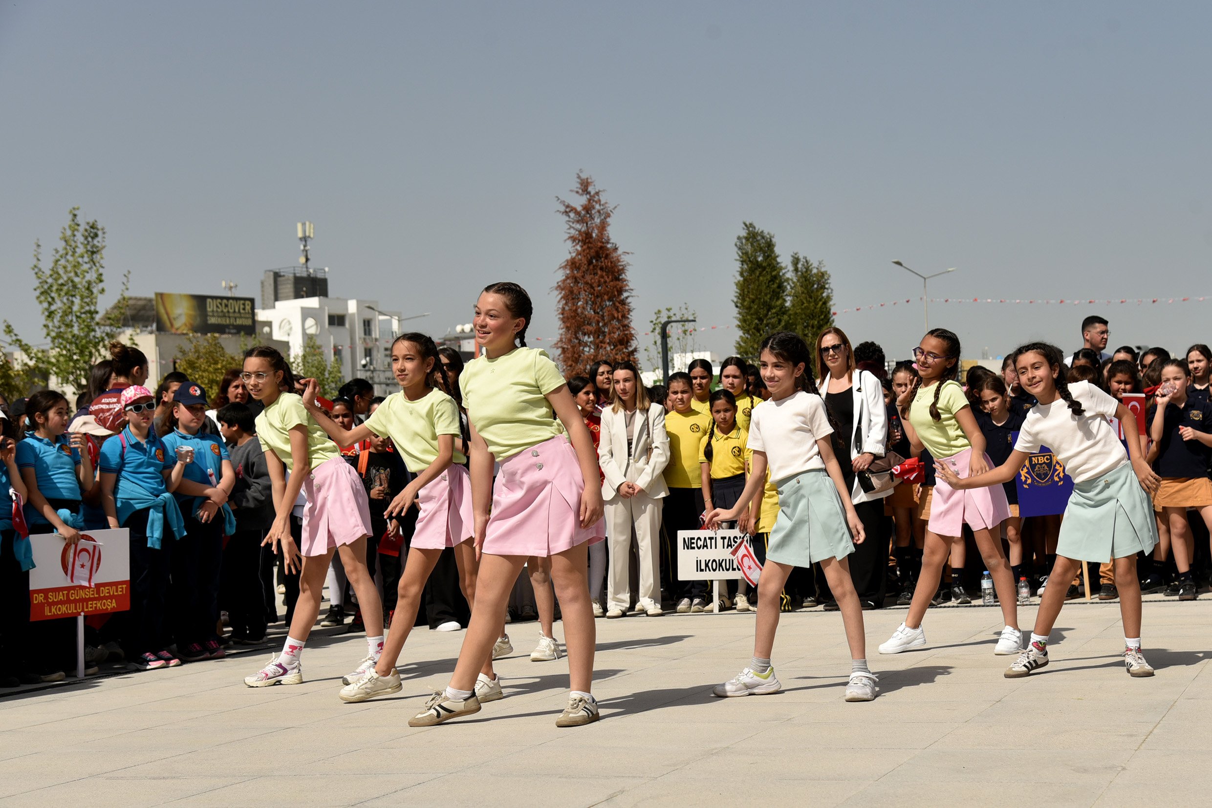 177633060146923 Nisan Kutlamaları Cercevesinde Kortej Ve Dans Gosterileri Duzenlendi 12 So