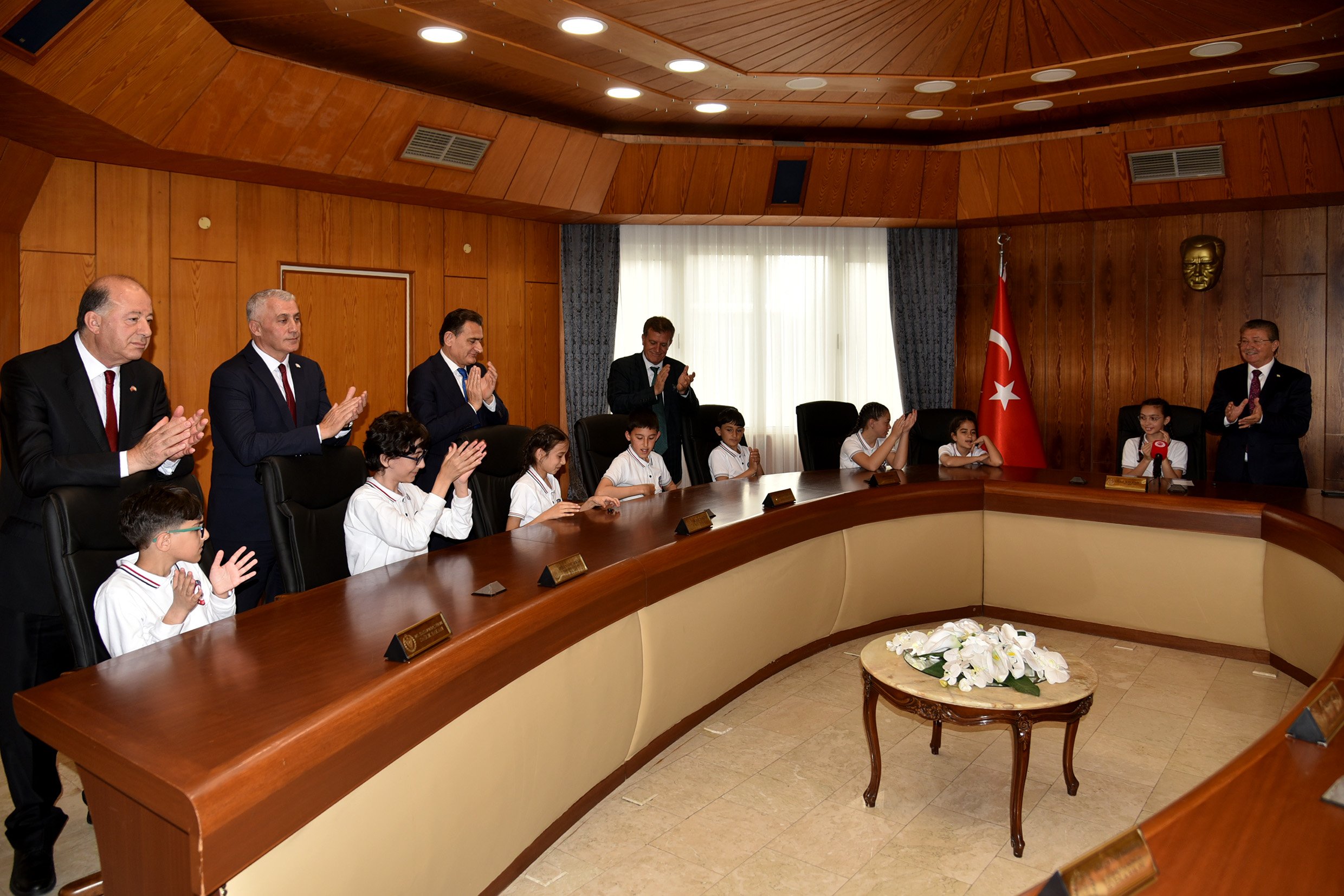 1776680867770Sht Yalcin İlkokulu Ogrencileri Basbakan Usteli Ziyaret Etti 5 So