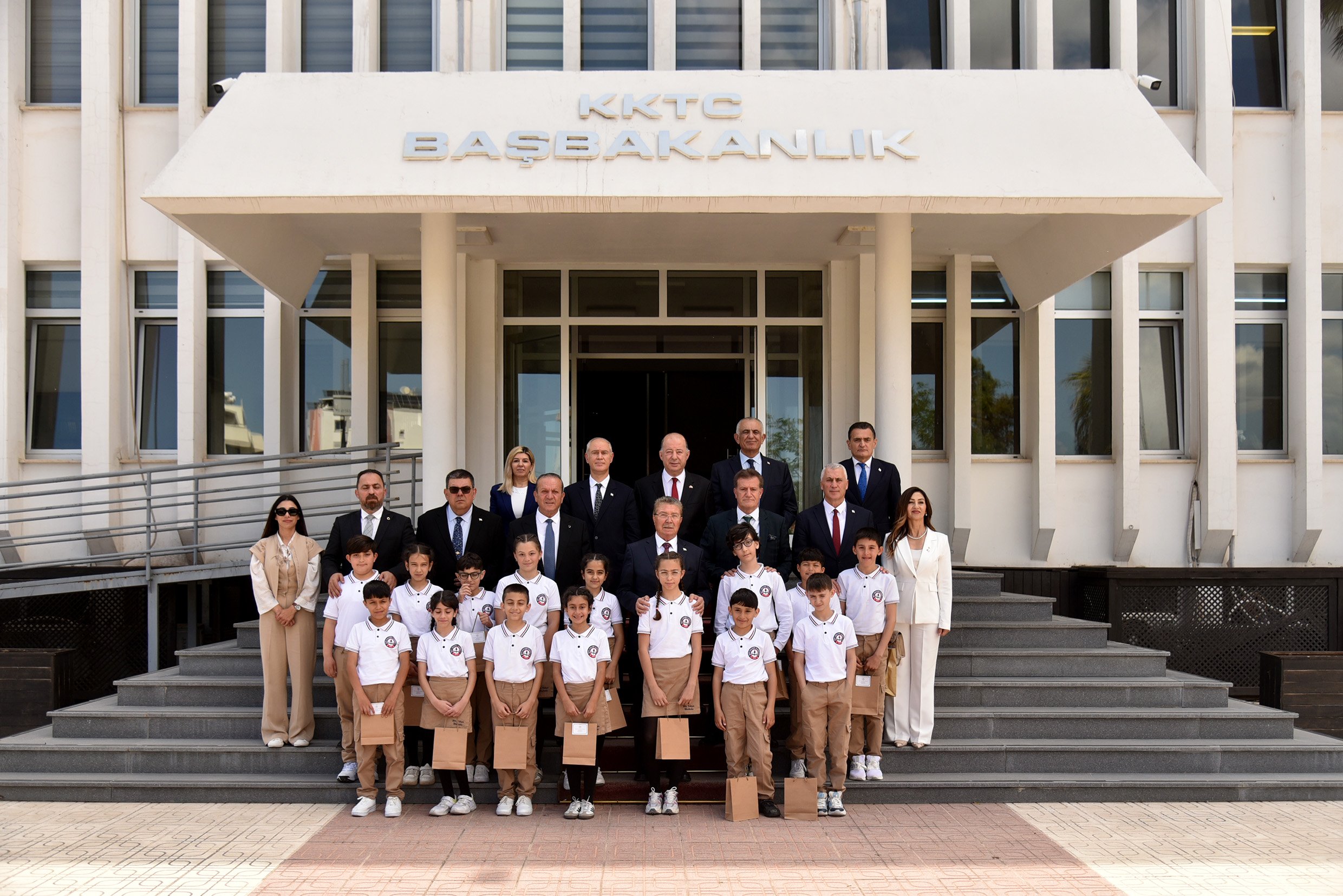 1776680867770Sht Yalcin İlkokulu Ogrencileri Basbakan Usteli Ziyaret Etti 6 So