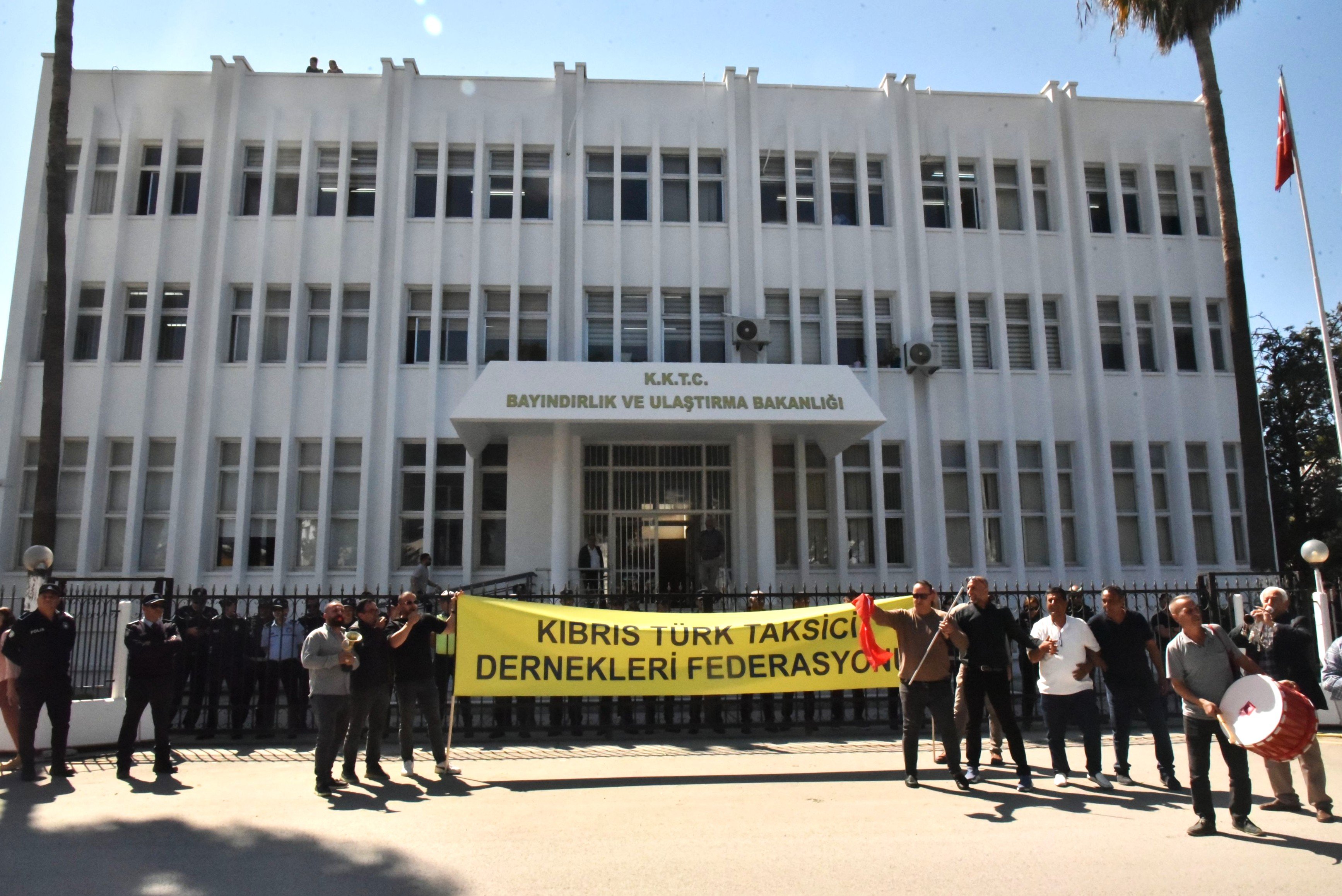 1776771364526Taksi̇ci̇ler Ti̇m (1)