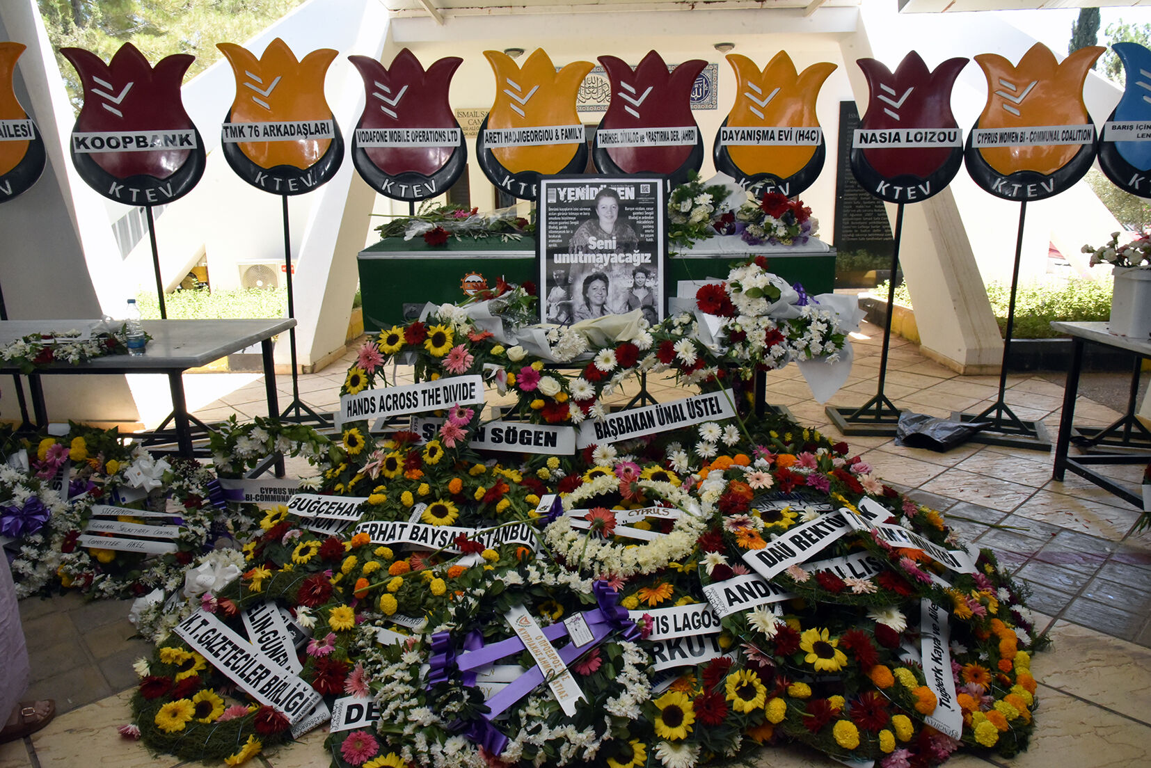 1782822747806Sevgül Uludağ Cenaze Ti̇m (3)