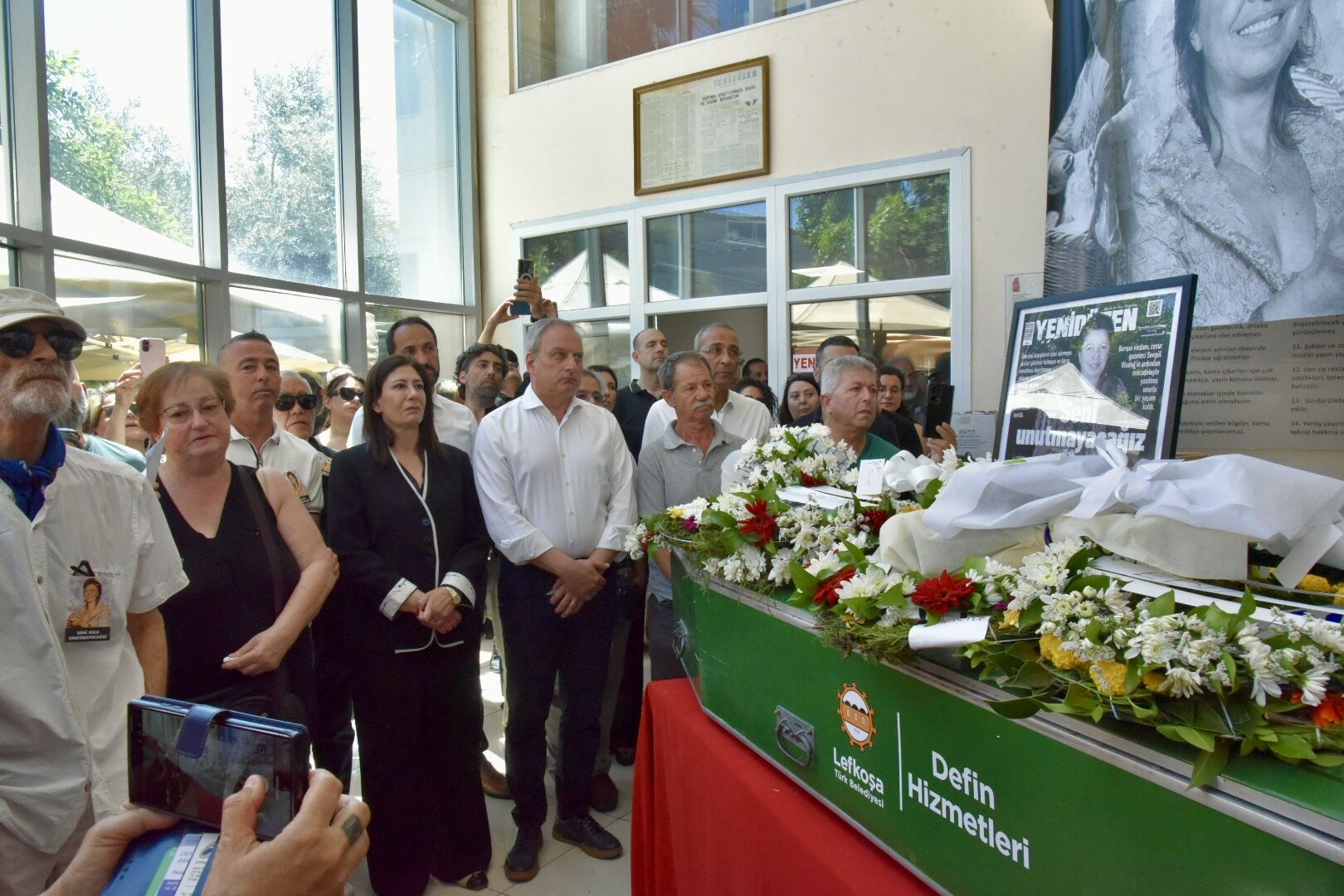 1782822747813Sevgül Uludağ Cenaze Ti̇m (16)