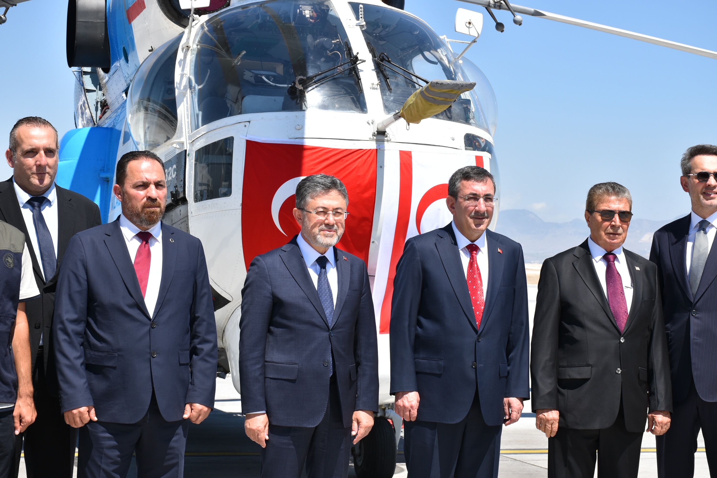 1783679011548Tarim Bakanliği Yangin Heli̇kopteri̇ 2