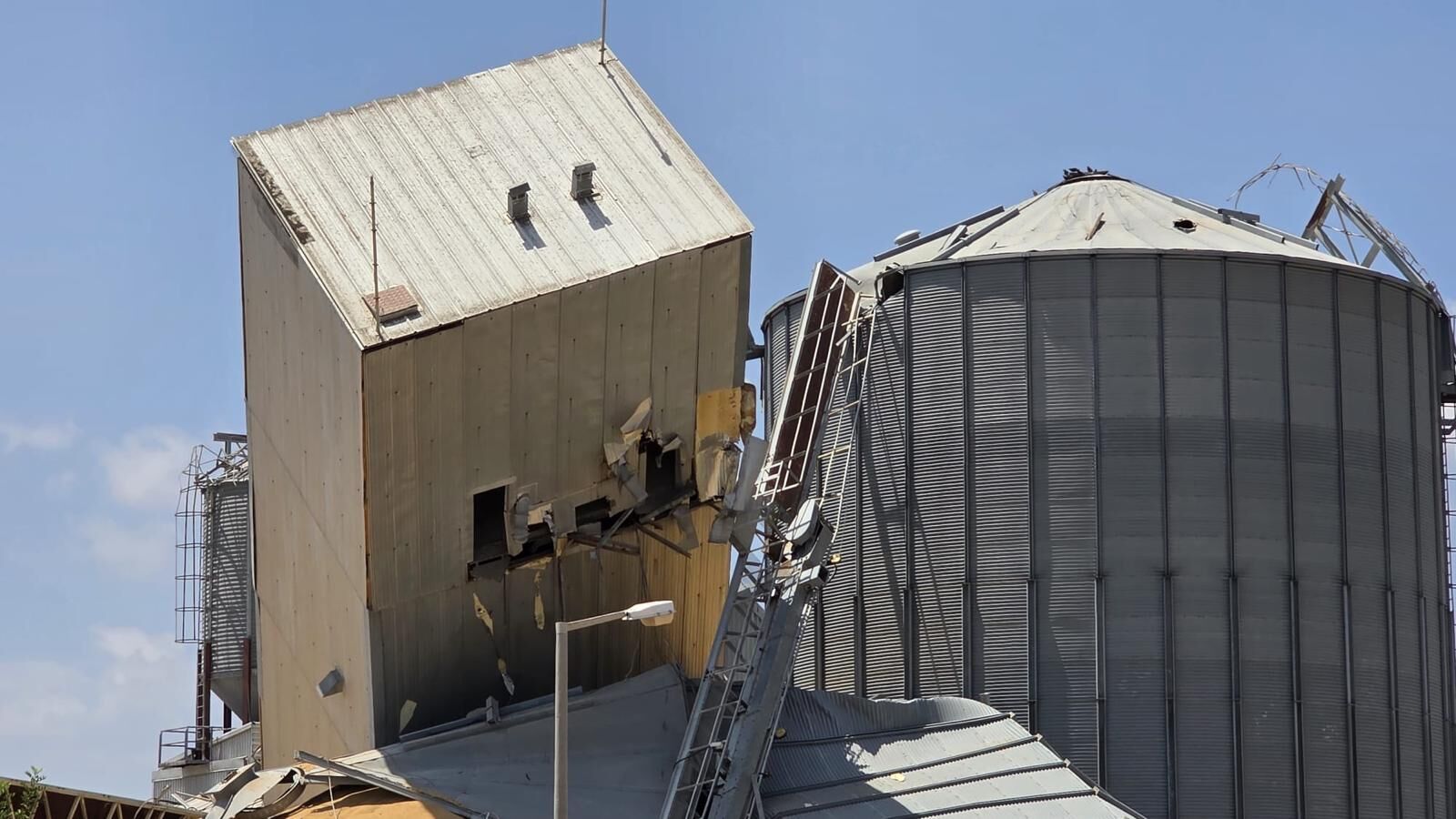 1784888699111Çöken Silo (Mer) (5)