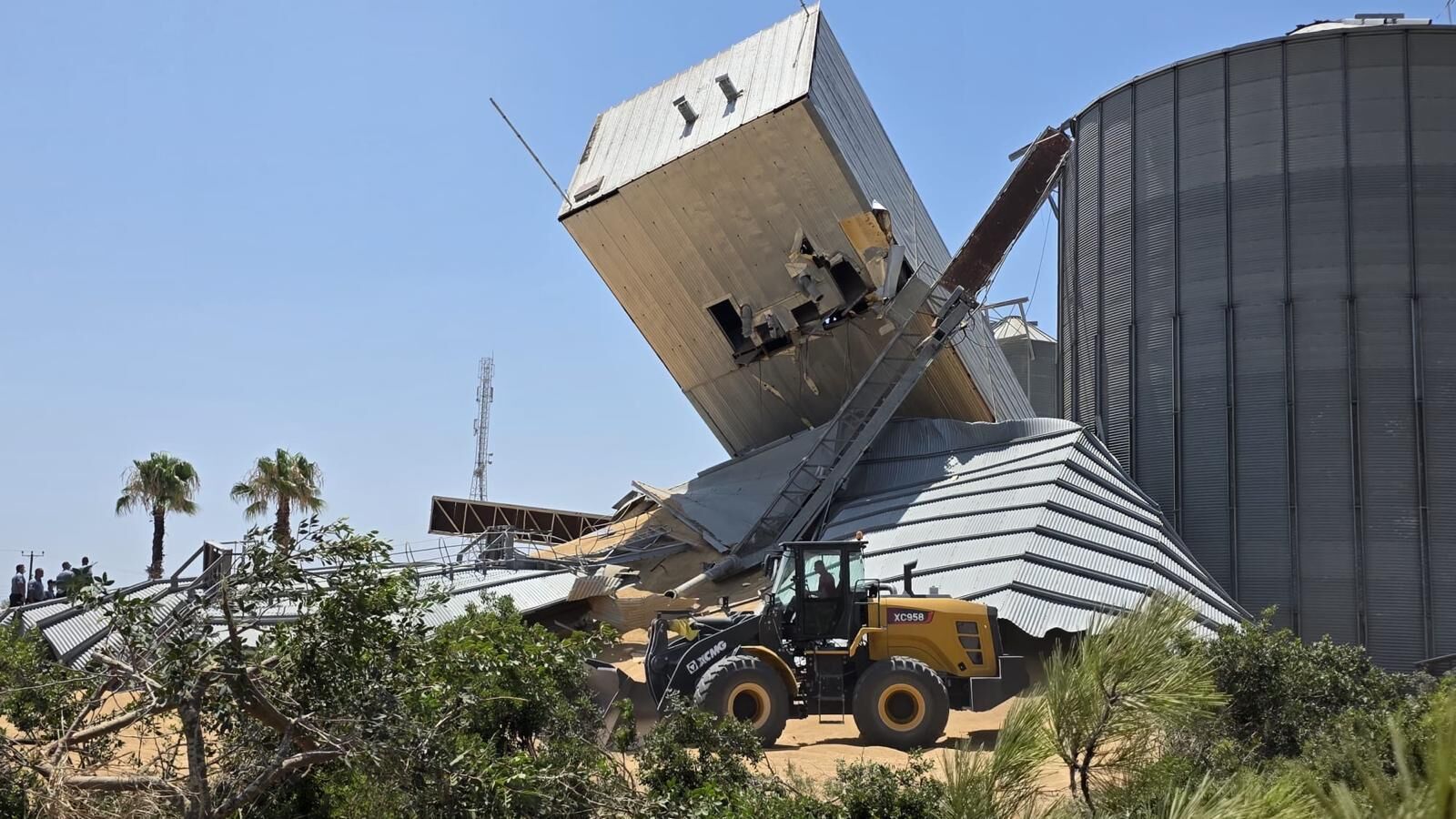 1784888913328Silo (Mer) (2)