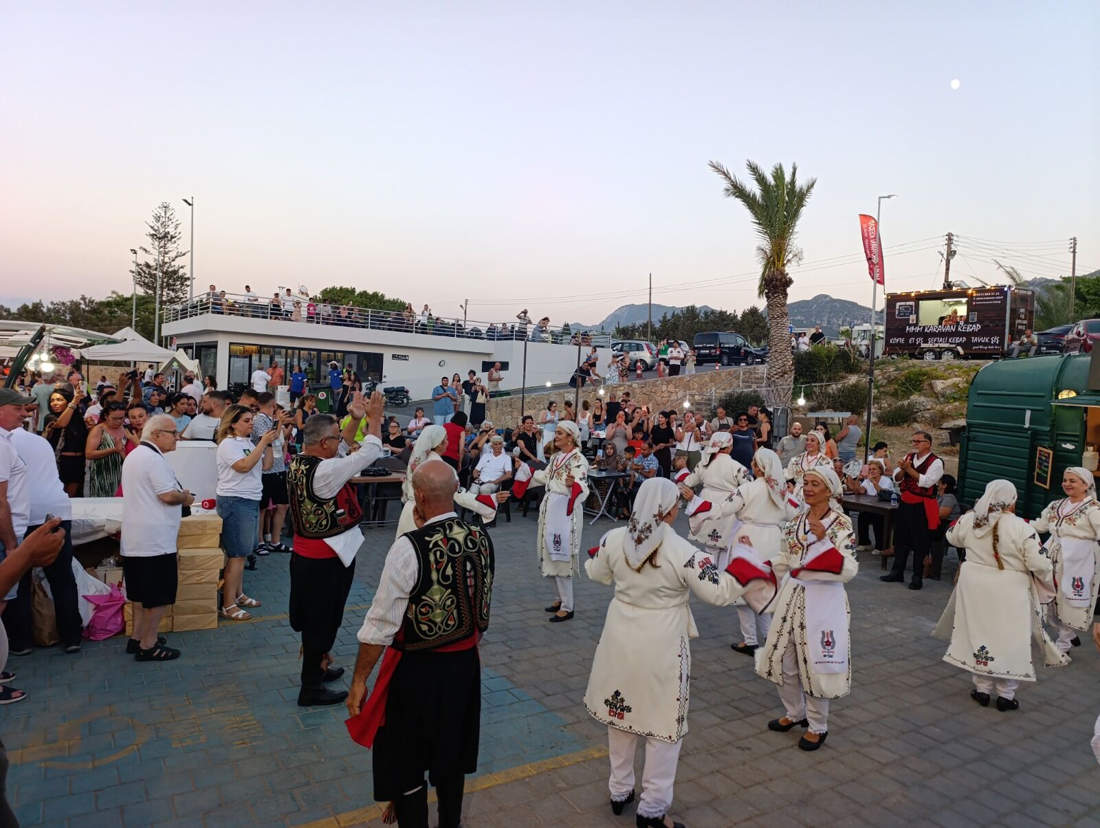 1785048015879Gi̇rne Beledi̇yesi̇ 11.Leymosunlular Buluşmasi (3)