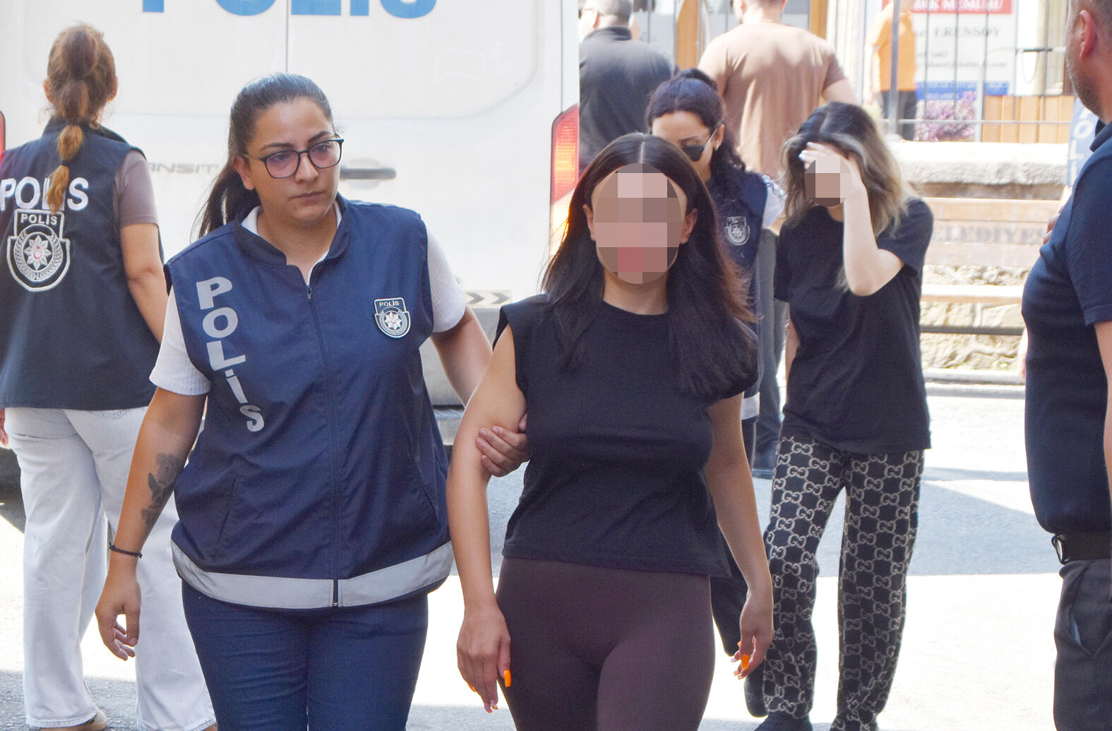 Yatırım Şirketi Görünümlü Dolandırıcılık Ağı Çökertildi, 19 Tutuklu (2)
