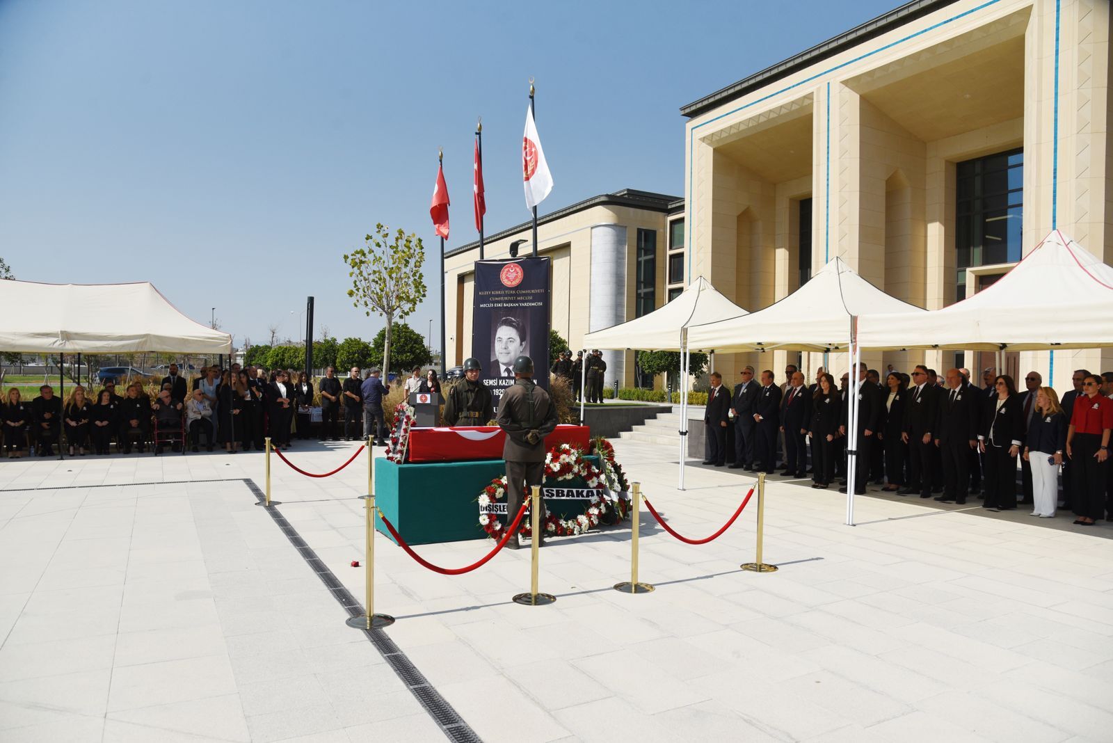 1786349350593Şemsi̇ Kazim Cenaze Ero (7)