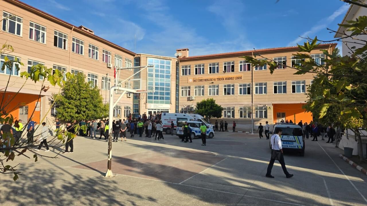Manisa Okul Saldiri Aa 2490054