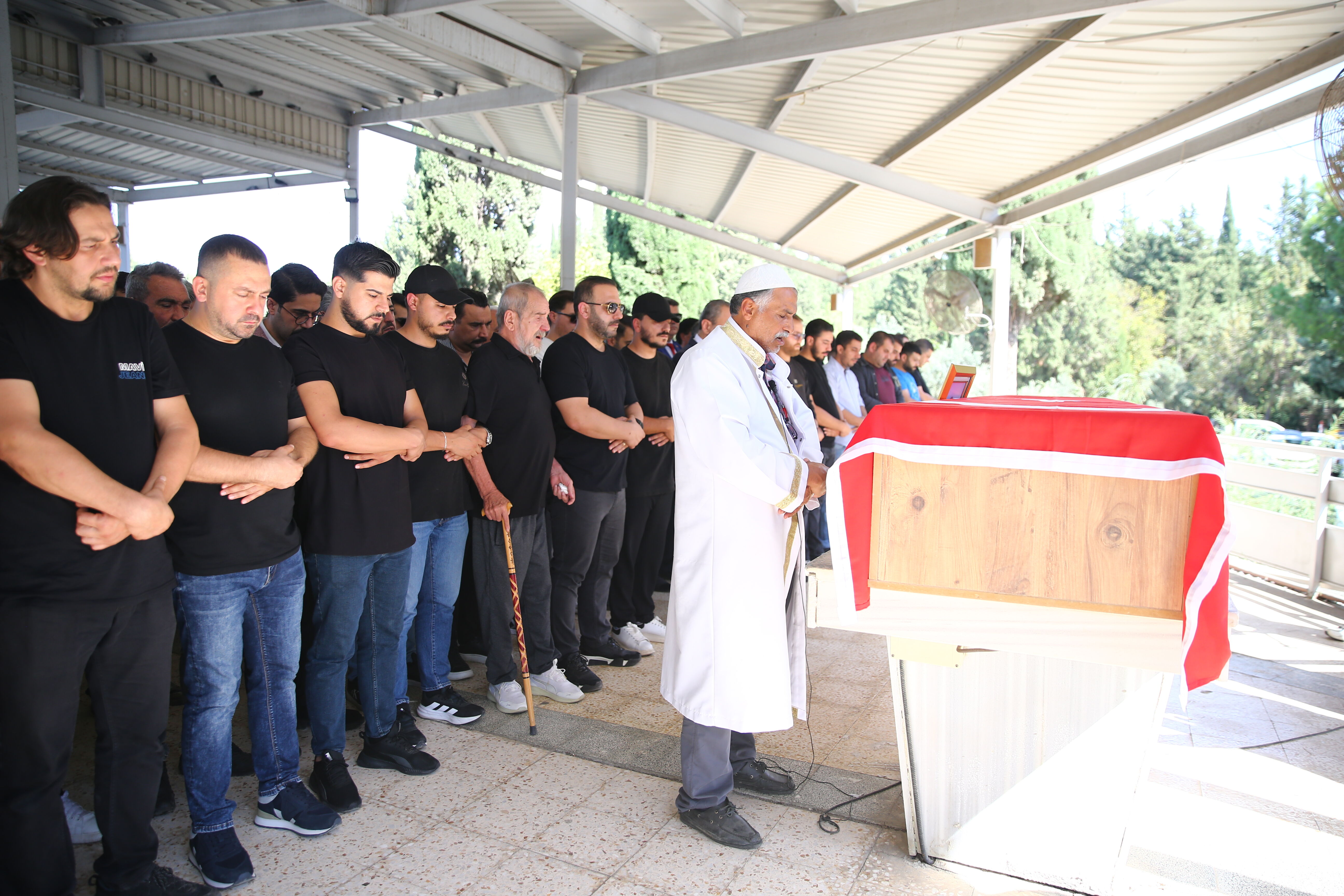 Girne açıklarında batan gemide yaşamını yitiren 2 kişinin cenazeleri Adana ve Hatay'da defnedildi