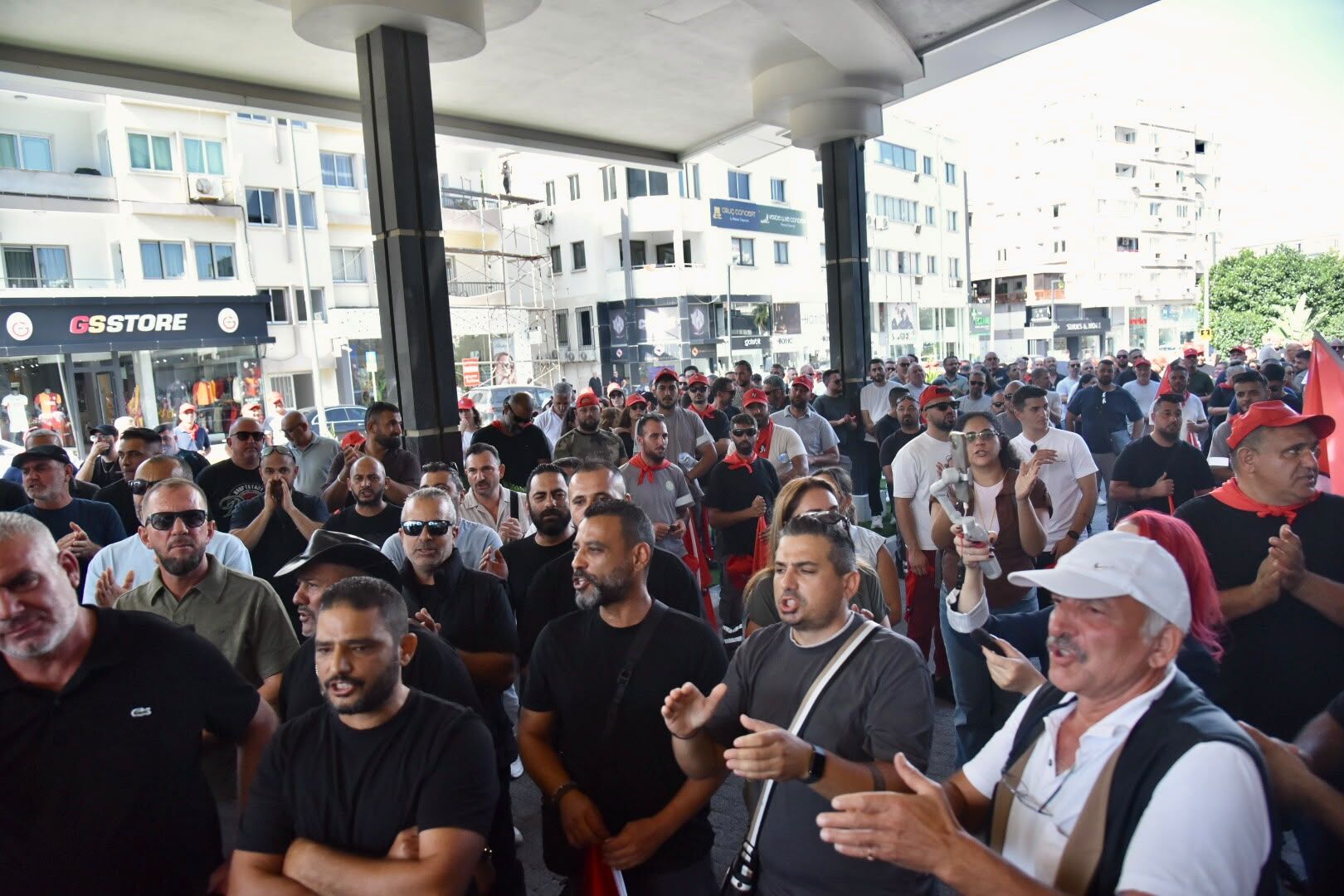 1791798076884Sendi̇kalar Pasha Otel Eylem Ti̇m (1)