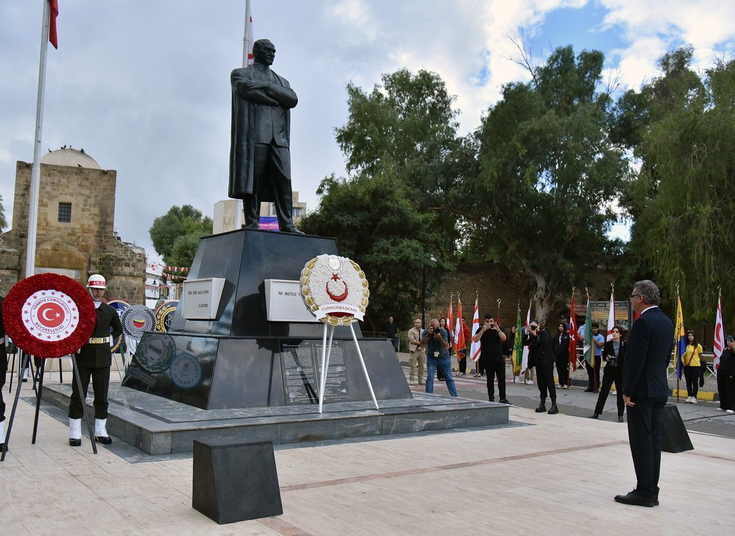 1793259283275Atatürk Aniti Ti̇m (1)