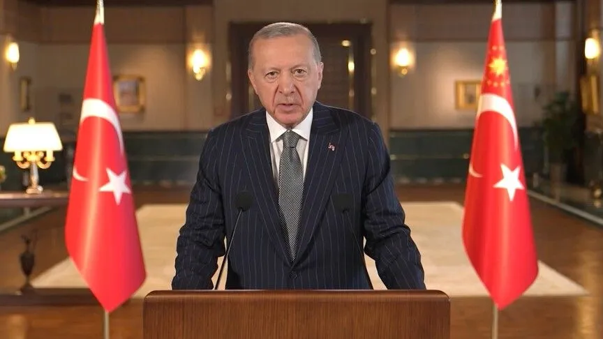 Erdoğan'dan 103'üncü yıl mesajı: "Türkiye Cumhuriyeti'ni çok daha aydınlık yarınlara hep birlikte taşıyacağız"
