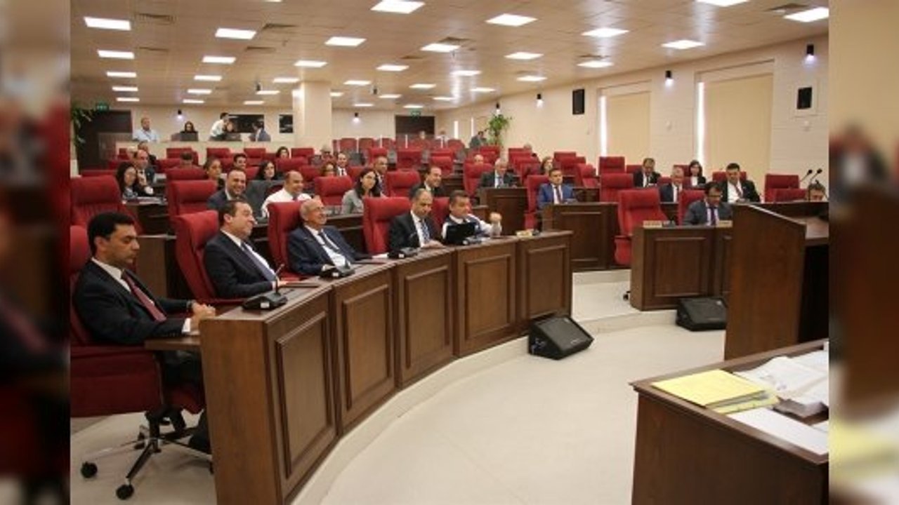 Kamu Çalışanlarının Aylık (Maaş-Ücret) Ve Diğer Ödeneklerinin Düzenlenmesi Yasası Hakkında Yasa Gücünde Kararname Kabul Edildi