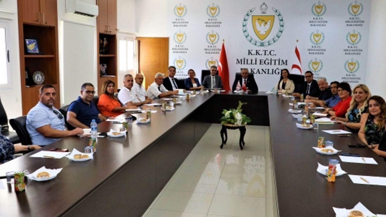 Milli Eğitim Bakanı Çavuşoğlu, özel okul yetkilileriyle görüştü