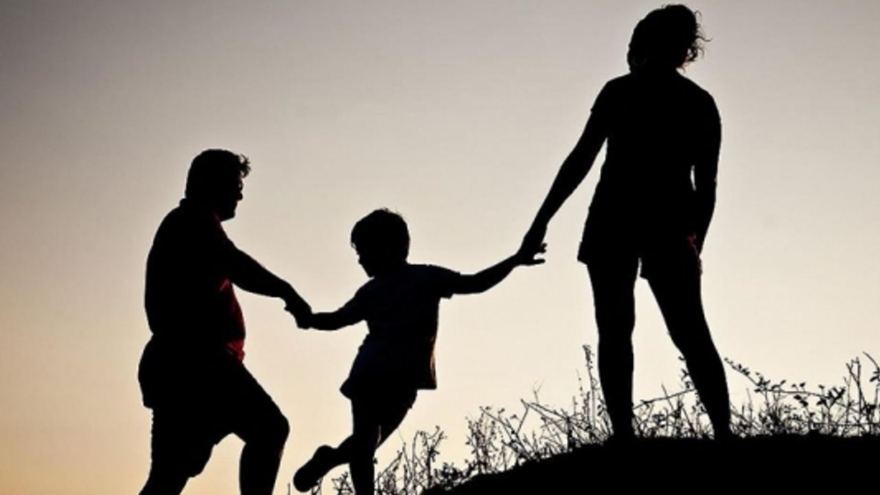 Sevgisiz ve ilgisiz kalan çocuklar yetişkinlikte ailelerini ihmal ediyor