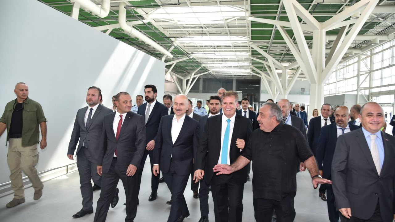 Türkiye Cumhuriyeti Ulaştırma Bakanı Karaismailoğlu, yeni Ercan Havalimanı'nı ziyaret etti