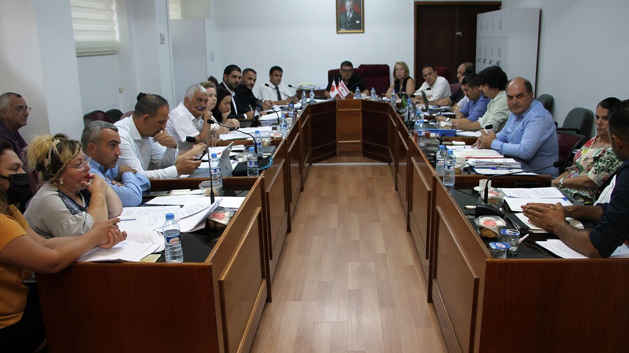 Meclis komitesi belediyelerle ilgili tasarıları görüşmeyi bugün de sürdürdü