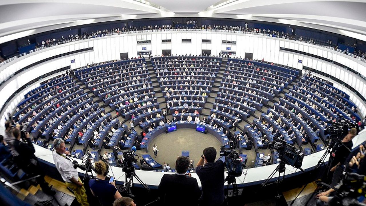 Avrupa Parlamentosu Heyeti: Yunanistan, dinleme skandalını seçim öncesi aydınlatsın