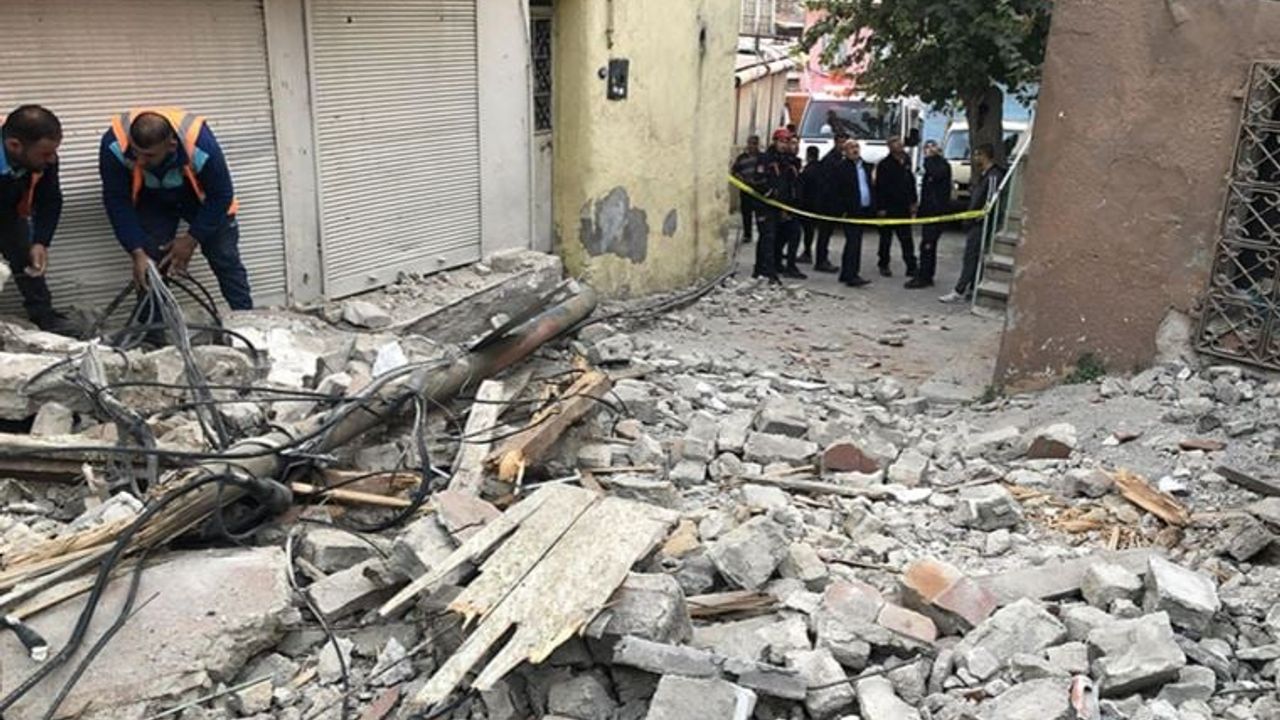 İzmir'in Buca ilçesinde 4,9 büyüklüğünde deprem meydana geldi