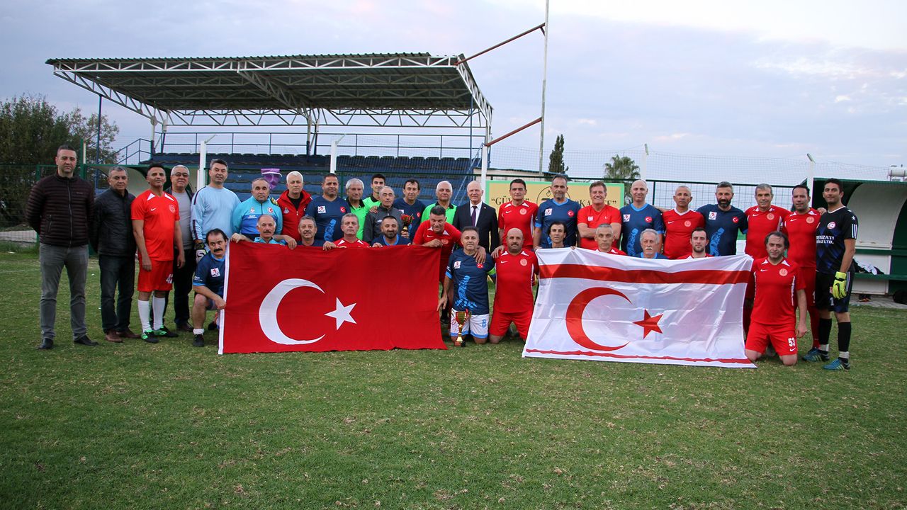 Meclis Futbol Takımı ile Antalya Master Takımı Dostluk Maçı yaptı