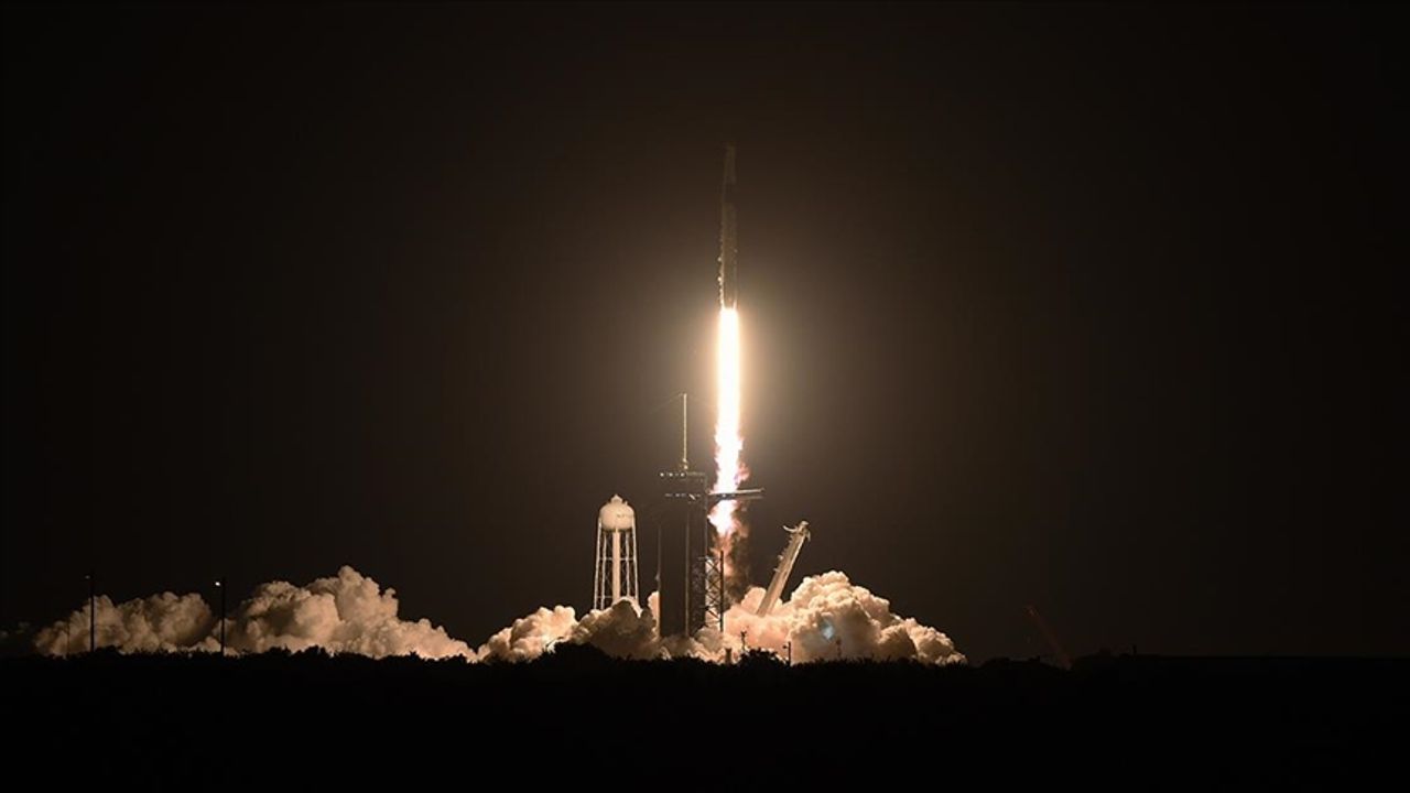 SpaceX Falcon 9 uzaya fırlatıldı