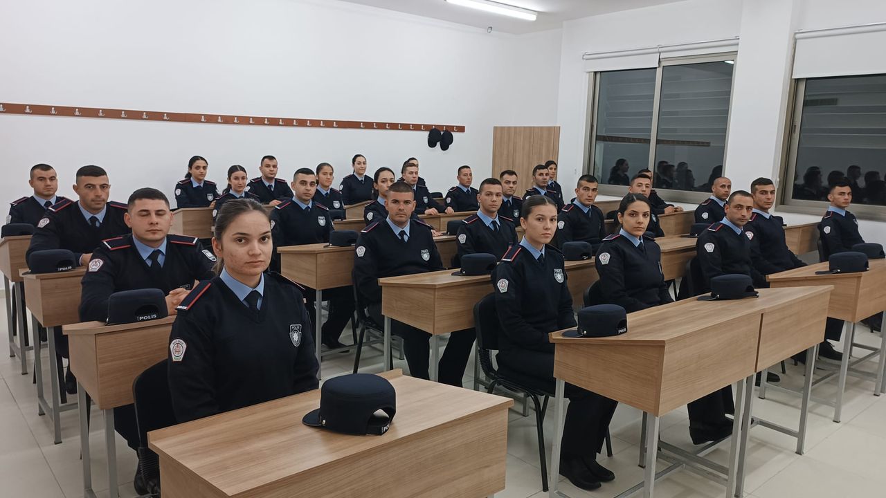 113 polis memuru ile 37 itfaiye memuru aday adayı polis okulunda temel eğitimlerine başladı