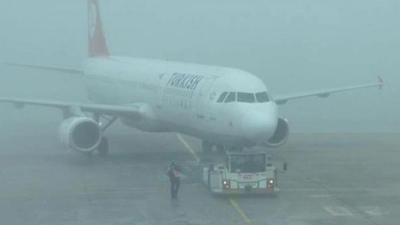 Sabiha Gökçen Havalimanı'nda sis uçuşlarda aksamalara neden oluyor