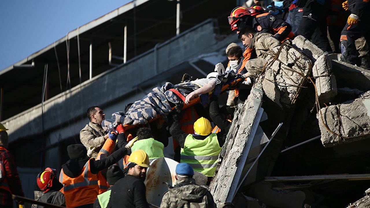 Hatay ve Elbistan'da depremden 84 saat sonra 7 kişi kurtarıldı