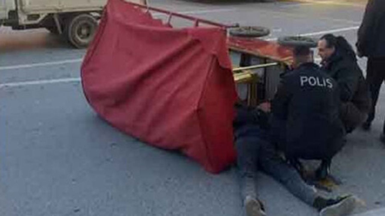 Girne Kapısı’nda seyyar satıcıya araba çarptı