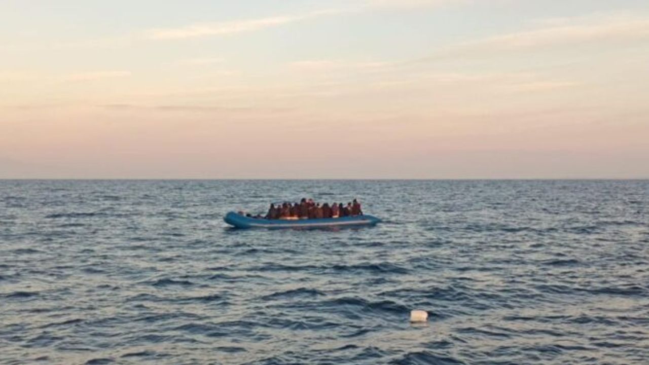 Akdeniz'de 30 düzensiz göçmen kayboldu