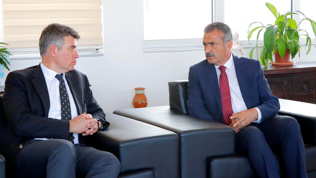 TC Lefkoşa Büyükelçisi Feyzioğlu, Gazimağusa Belediye Başkanı Uluçay’ı ziyaret etti