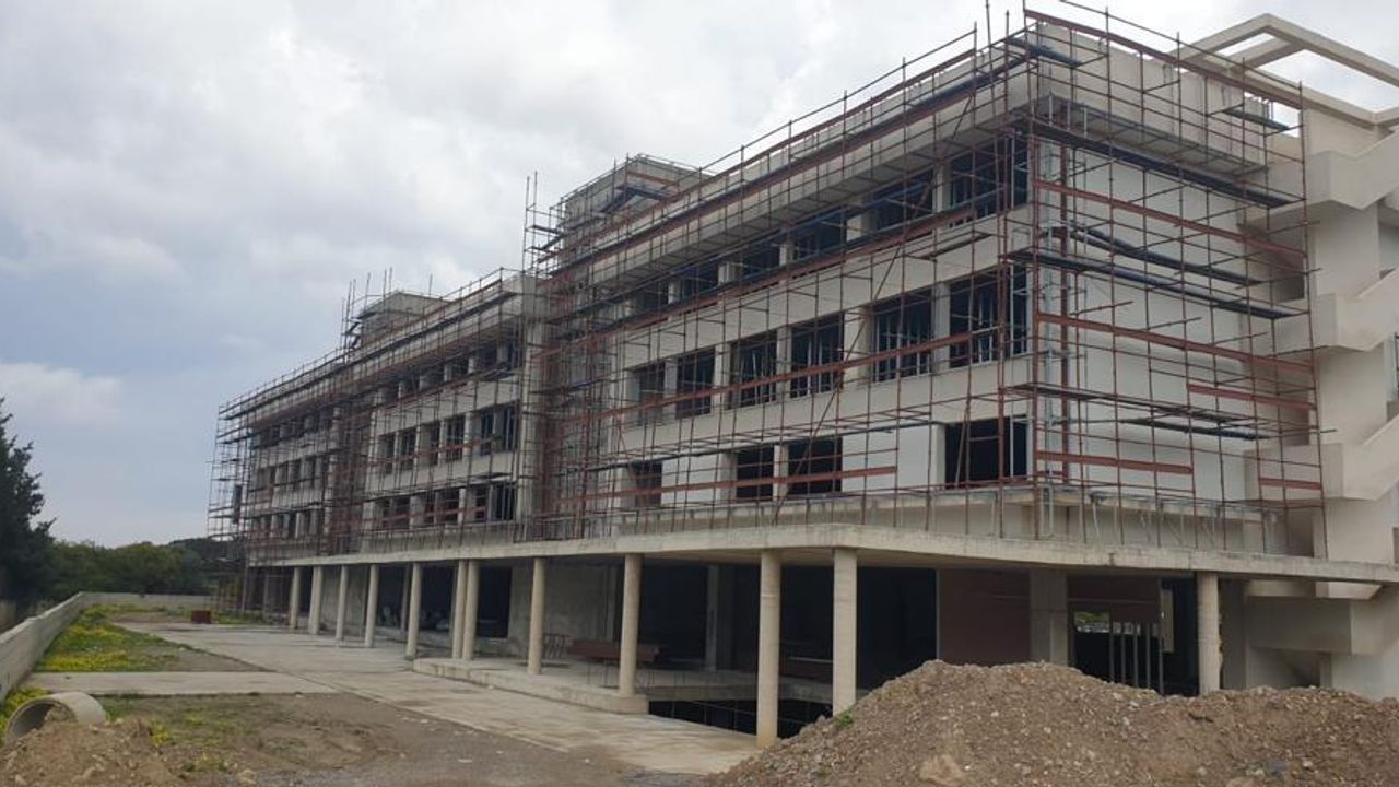 Sağlık Bakanı Altuğra: “Yeni Girne Hastanesi’nin yapımı hızla devam ediyor”