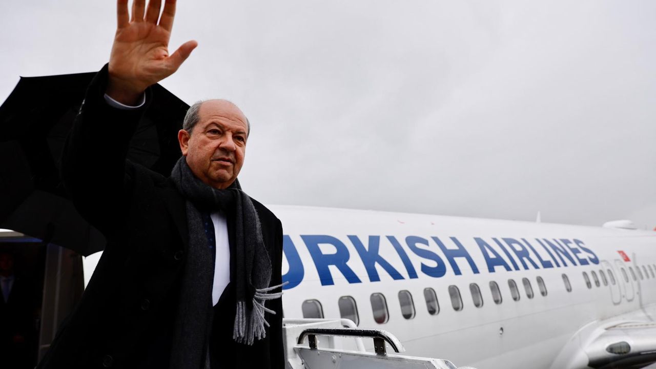 Cumhurbaşkanı Tatar, İstanbul’a gitmek üzere adadan ayrıldı