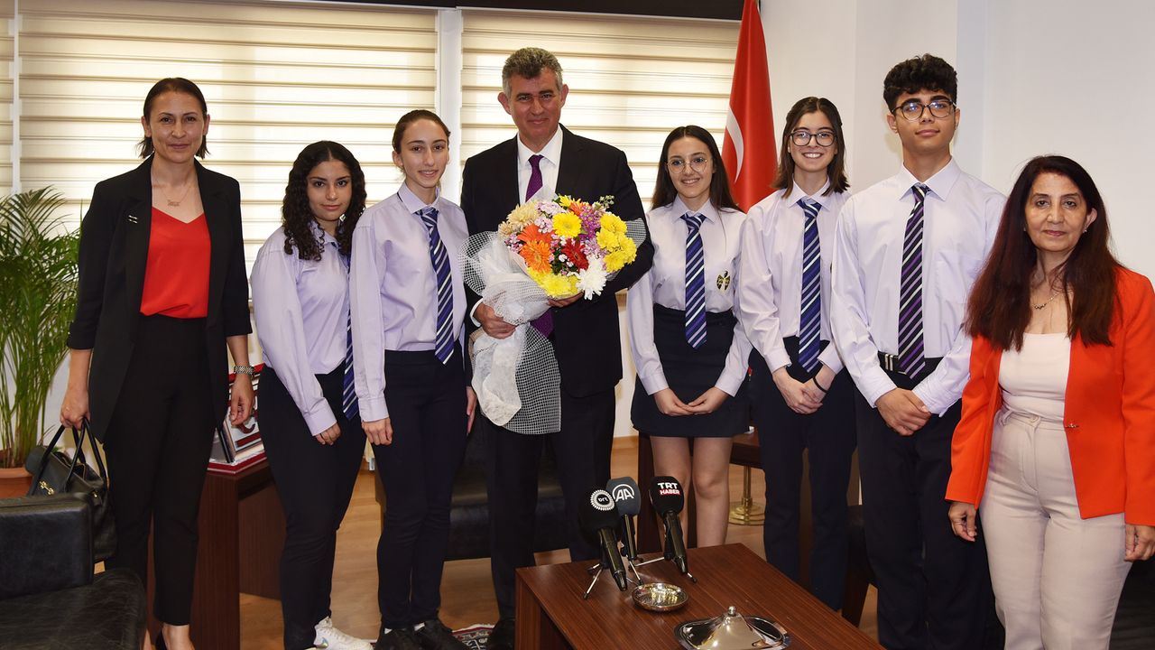 Türkiye'nin Lefkoşa Büyükelçisi Feyzioğlu, 20 Temmuz Fen Lisesi heyetini kabul etti