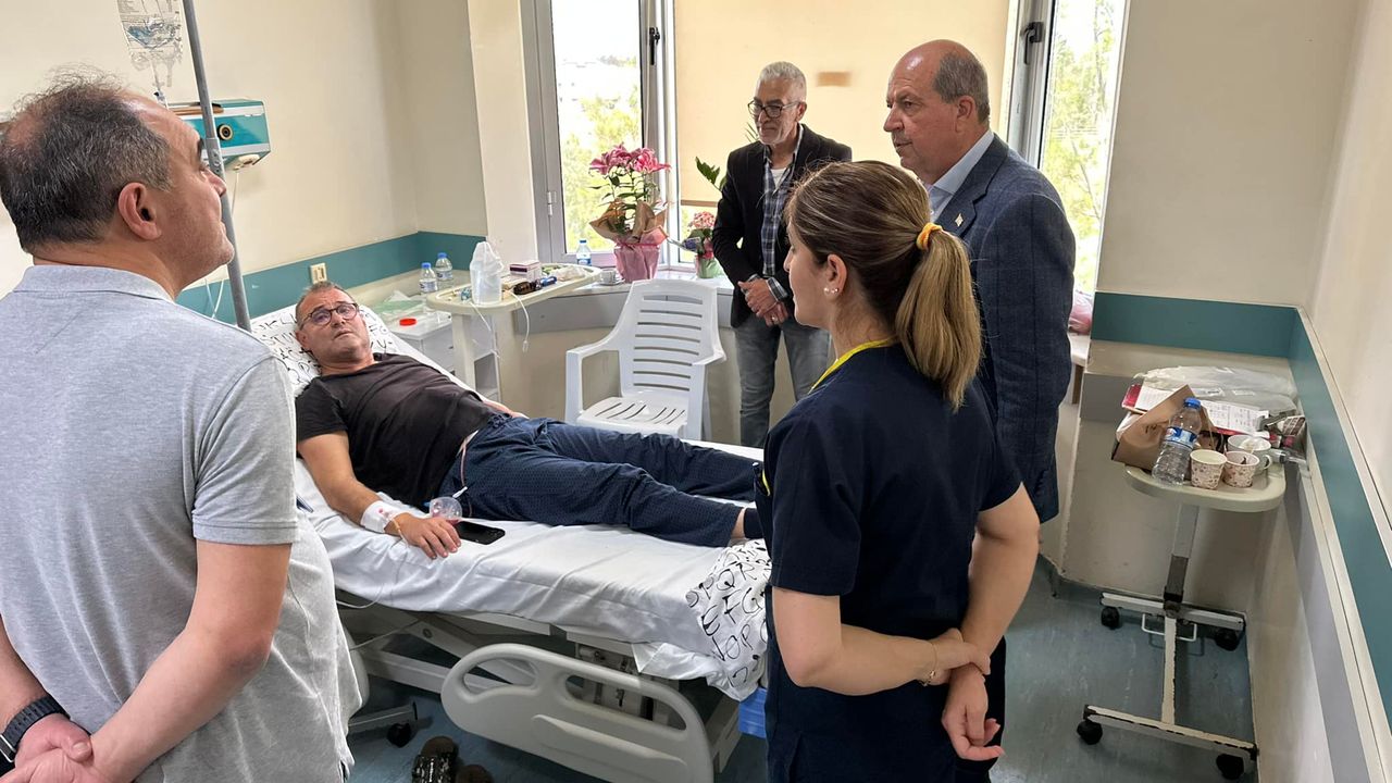 Cumhurbaşkanı Tatar, dün saldırıya uğrayan doktor Sadrettin Tuğcu’yu hastanede ziyaret etti