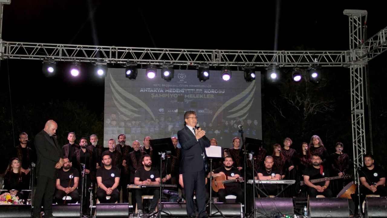 Başbakan Üstel, Şampiyon Melekler için düzenlenen Antakya Medeniyetler Korosunun konserine katıldı