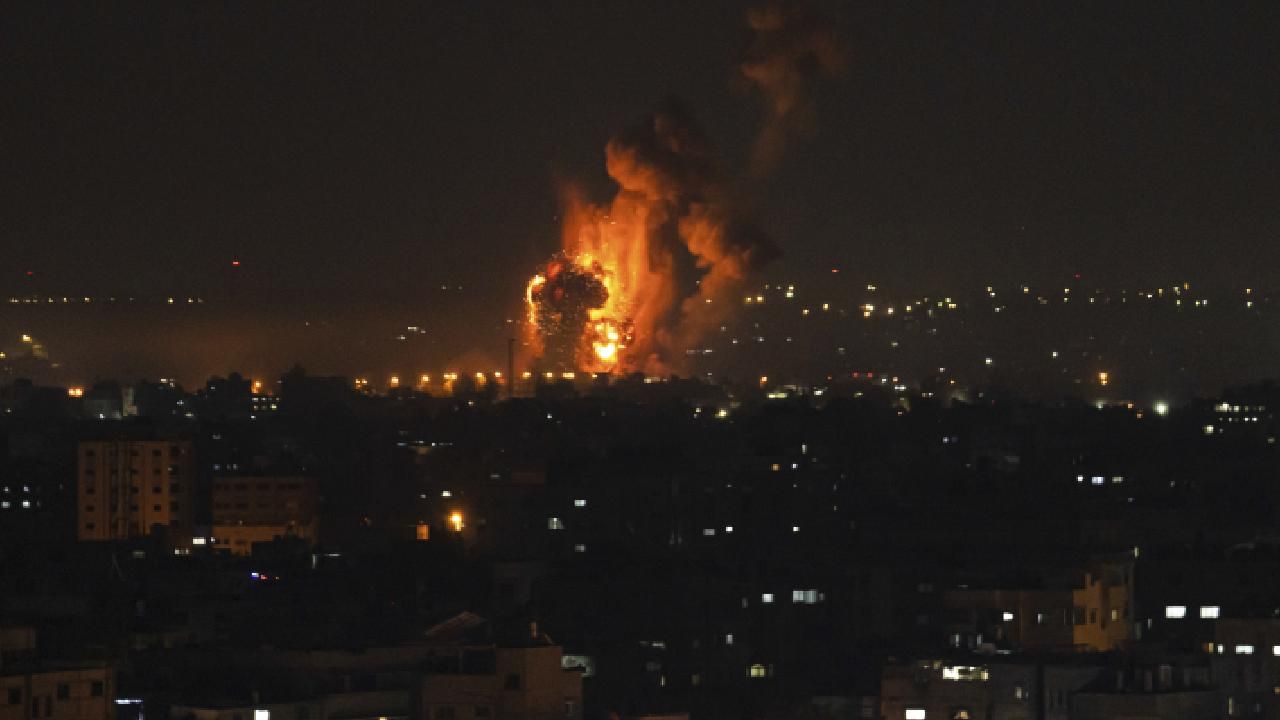 İsrail, Gazze'ye düzenlediği hava saldırısında 13 Filistinliyi öldürdü