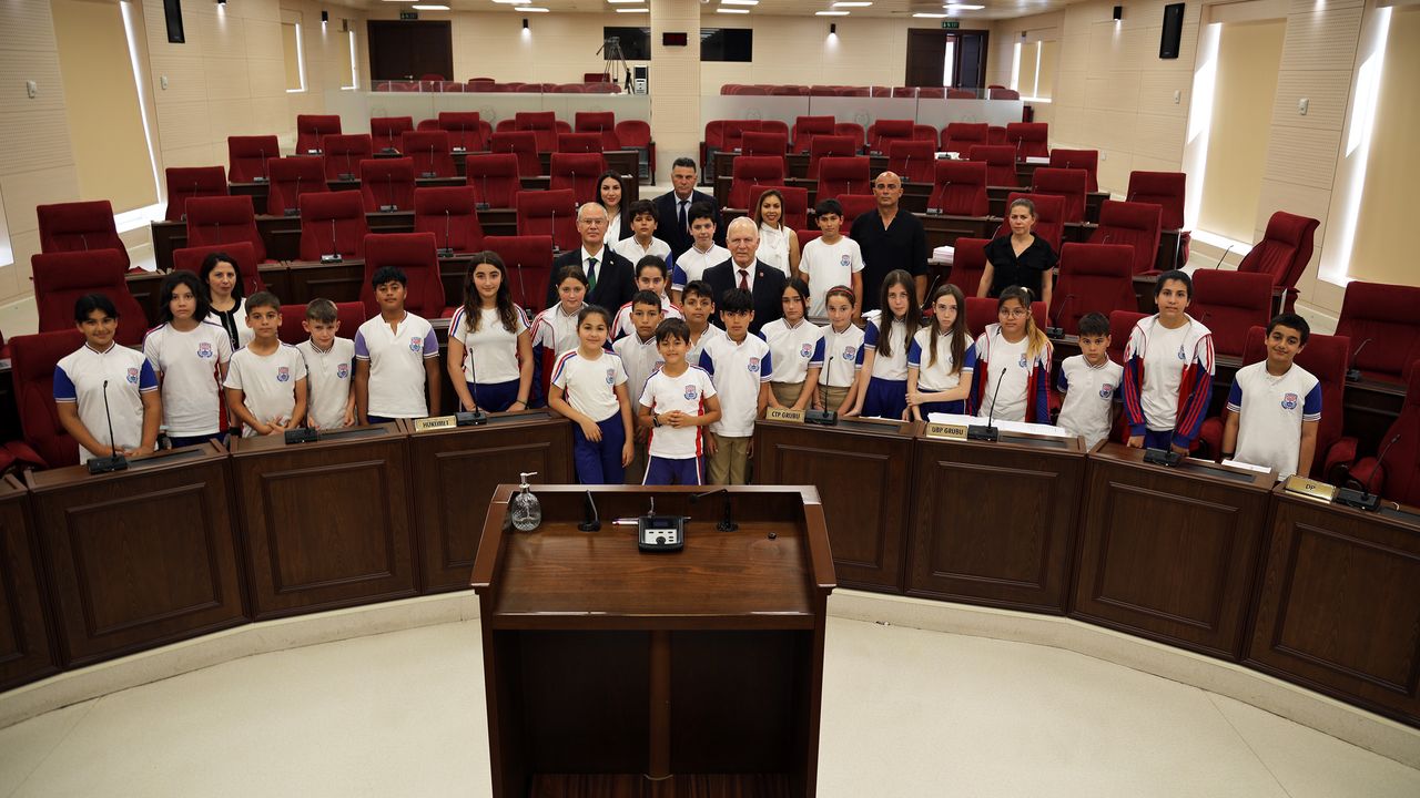 Mustafa Çağatay İlkokulu öğrencileri Meclis’i ziyaret etti