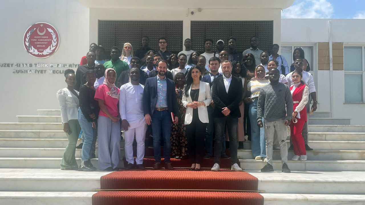 Meclis Başkan Yardımcısı Özdenefe, Uluslararası Kıbrıs Üniversitesi Uluslararası İlişkiler öğrencilerini kabul etti