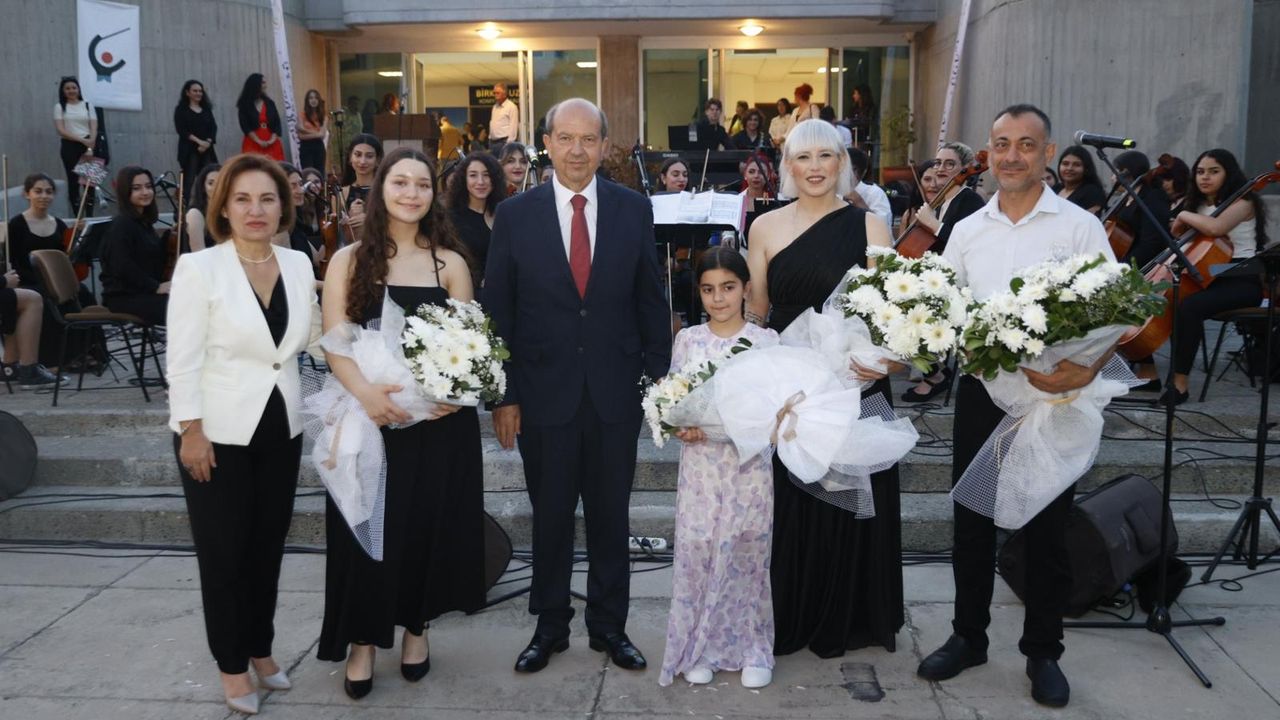 Tatar “Atatürk’le Yeniden Doğmak Gençlik Konseri” ve tiyatro etkinliğine katıldı