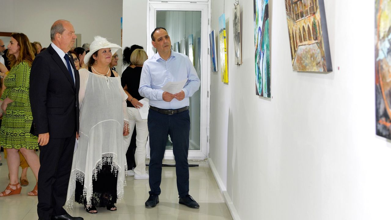Cumhurbaşkanı Tatar, “Renkler Paylaştıkça Çoğalır” resim sergisinin açılışına katıldı