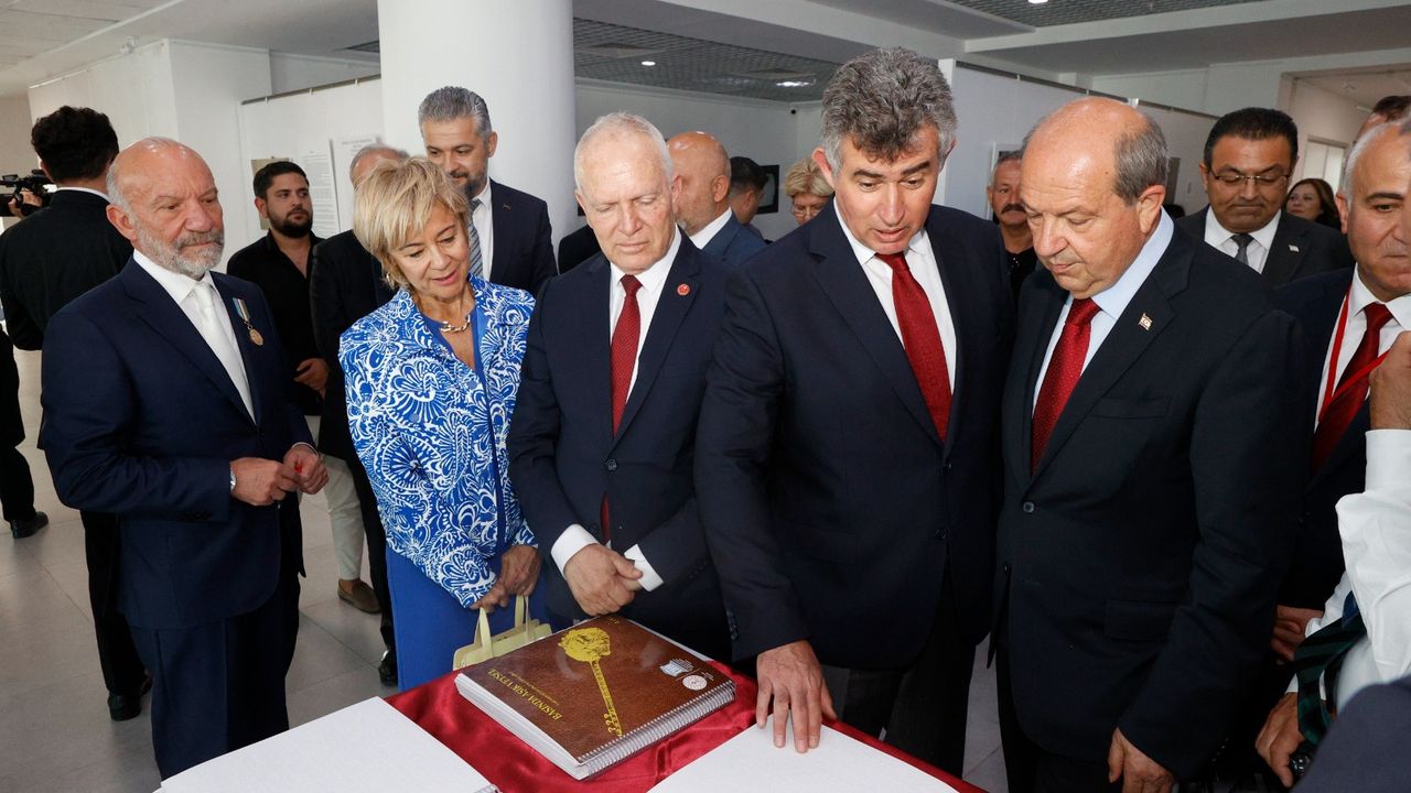 Cumhurbaşkanı Tatar, Aşık Veysel ve Aşık Kenzi Sergi açılışına katıldı