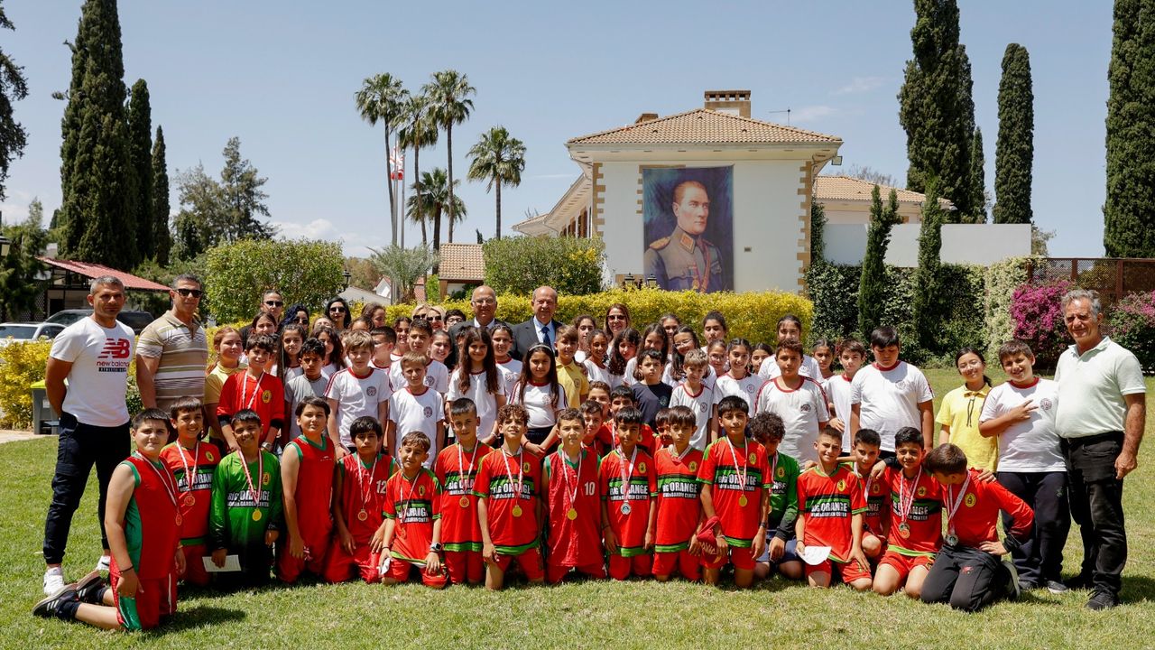 Güzelyurt Özgürlük İlkokulu Cumhurbaşkanı Tatar’ı ziyaret etti
