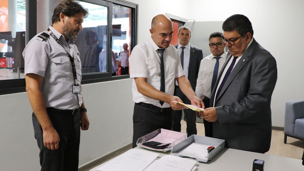 Maliye Bakanı Berova, Ercan'da incelemelerde bulundu