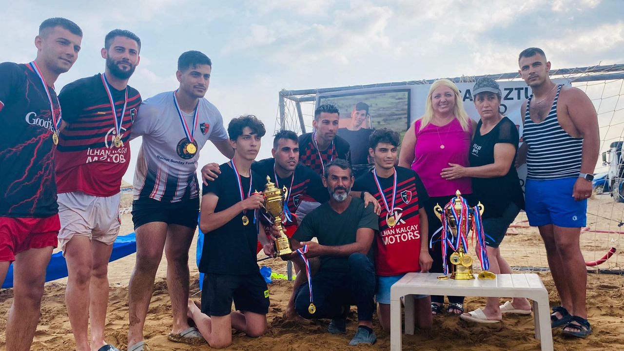 Hasan Öztürk Anısına Plajda Futbol Keyfi