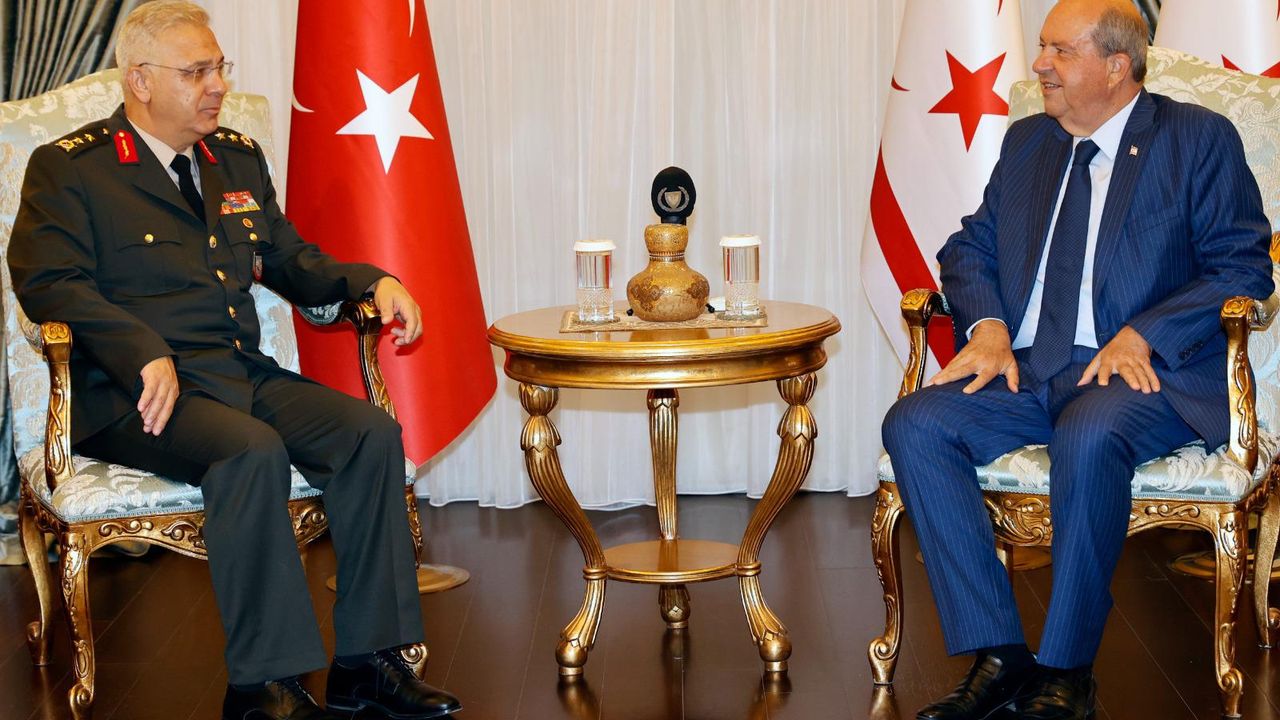 Cumhurbaşkanı Ersin Tatar, KTBK Komutanı Sebahattin Kılınç’ı kabul etti