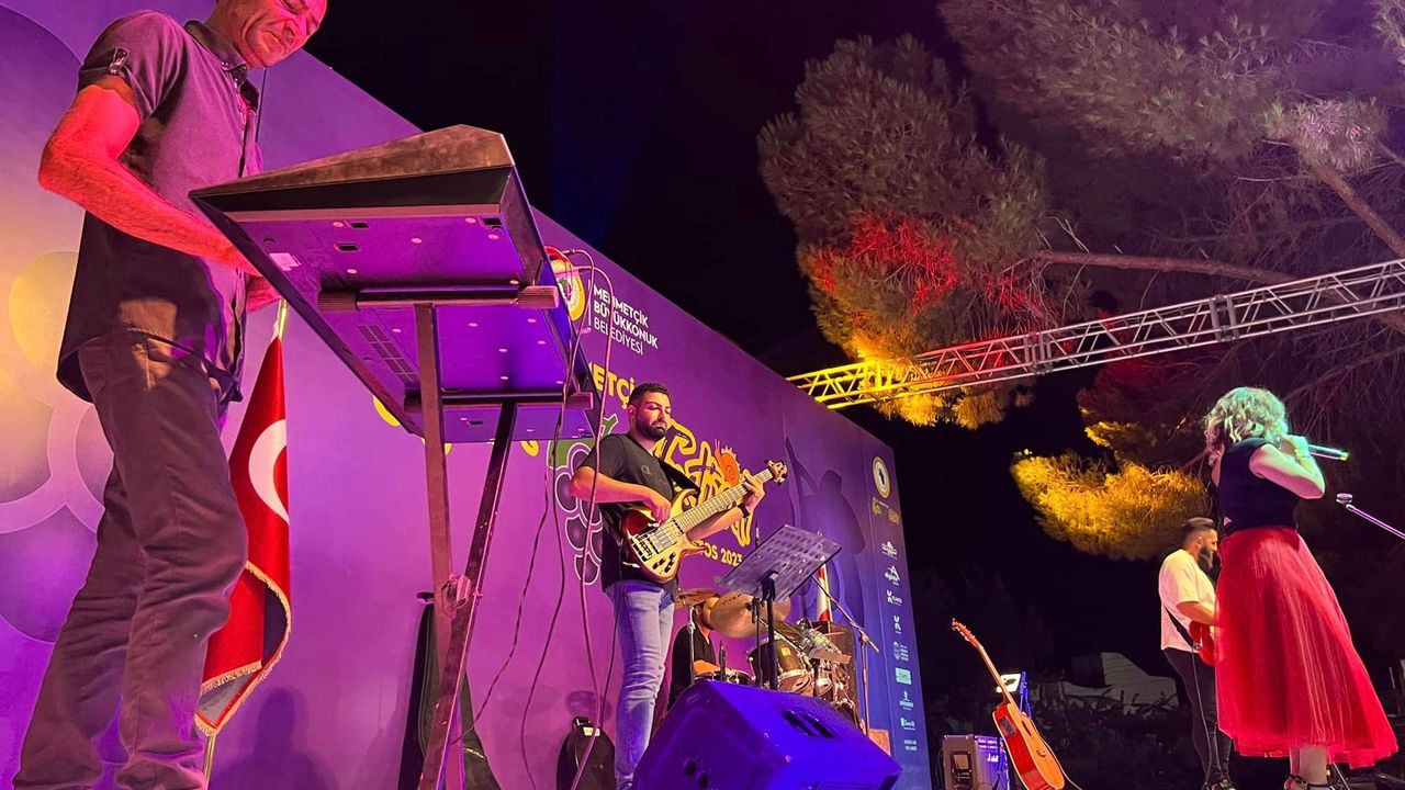 Ferhat Göçer, bu akşam Mehmetçik Üzüm Festivali’nde sahne alacak